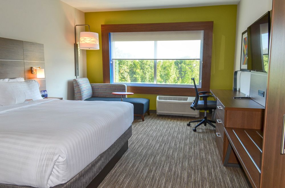 Holiday Inn Express & Suites Raleigh Airport Brier Creek by IHG - photo 2