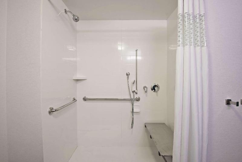 Hampton Inn & Suites North Huntingdon Irwin - photo 43