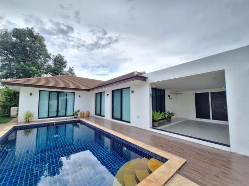 Pool Villa 3bedroom Bann Anda by fantaseabeachpattaya — 4-Star Luxury Hotel in Nong Prue, Thailand