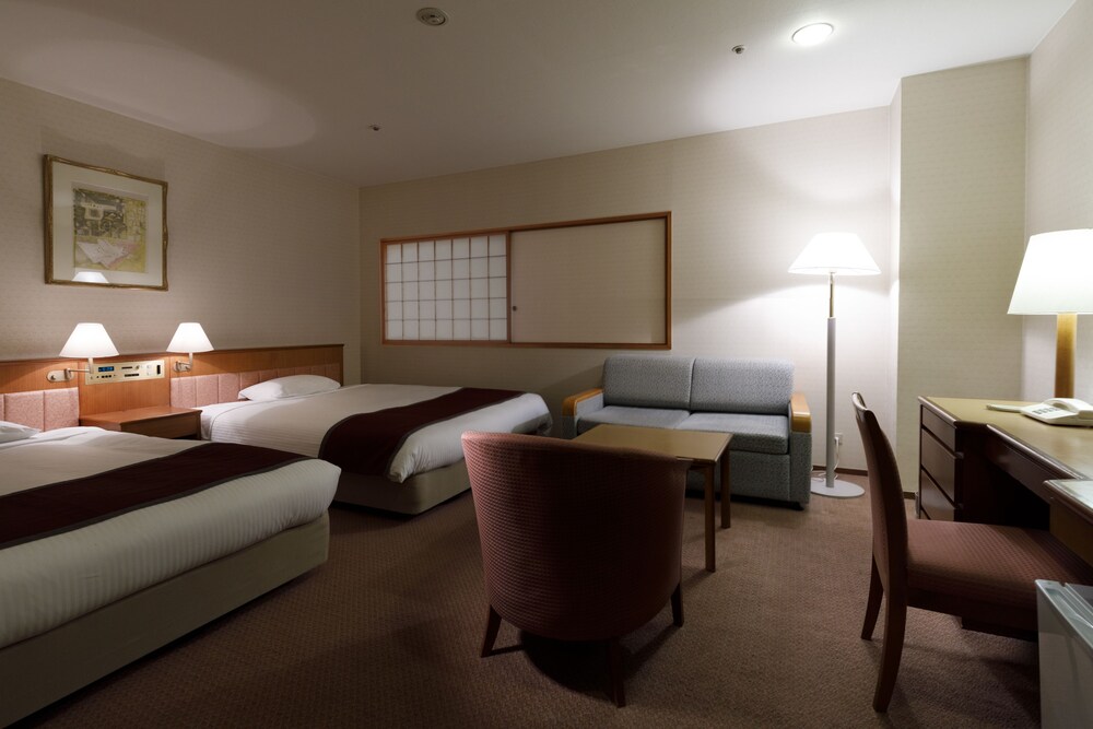 Hotel Tsu Center Palace — Tsu