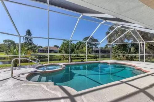 Villa with swimming pool & spa in quiet area — 4-Star Luxury Hotel in Rotonda West, United States