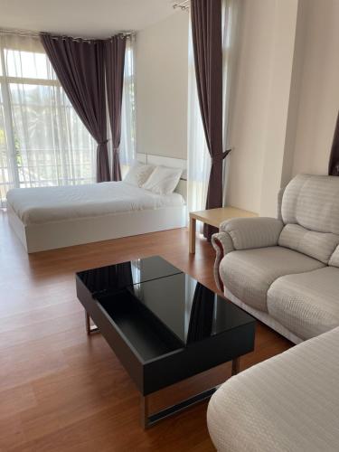 San Peak Villa — 4-Star Luxury Hotel in Sam Roi Yot, Thailand