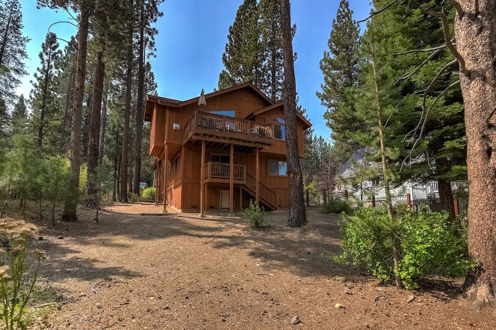Sierra Solace Forest & Seasonal River Out Back — 4-Star Luxury Hotel in South Lake Tahoe, United States