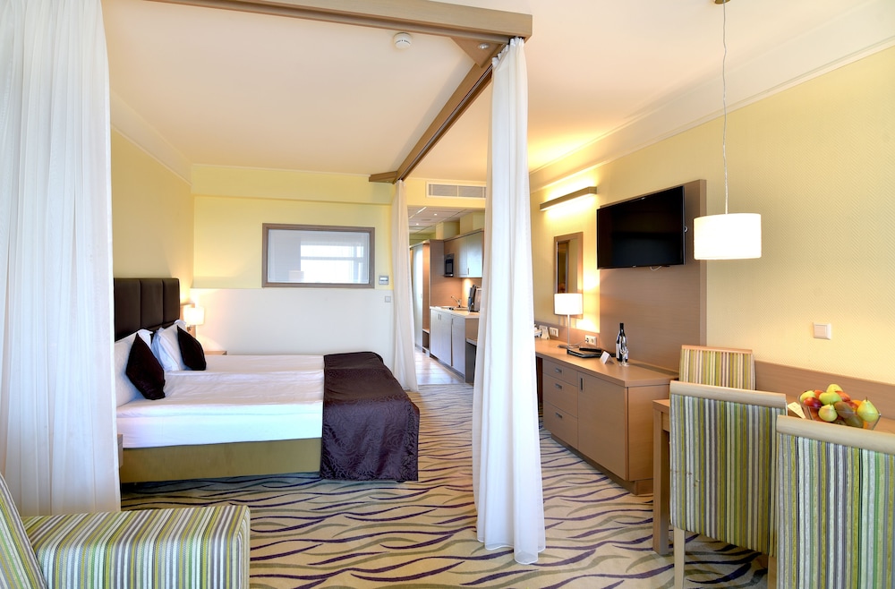Flamingo Grand Hotel & Spa — Varna — photo 3