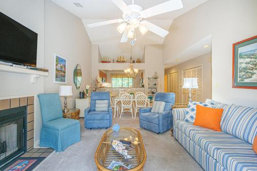 Spacious 2 Bedroom Condo Vaulted Ceilings and Fireplace St James Park 12 E — 4-Star Luxury Hotel in Myrtle Beach, United States