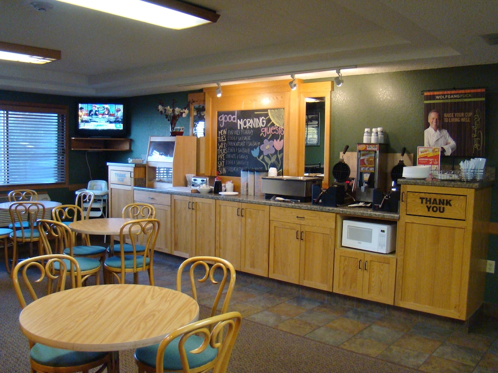 Boarders Inn & Suites by Cobblestone Hotels Faribault - photo 53