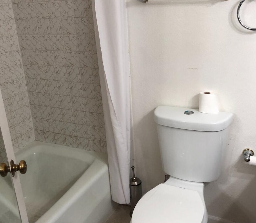 Nights Inn - photo 11