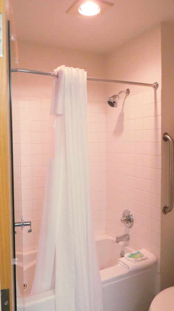 Peppermill Empress Inn - photo 40