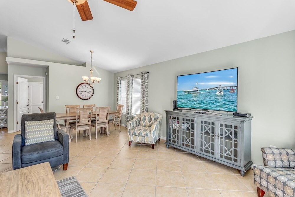 Salty Seas - last minute hotel in Destin