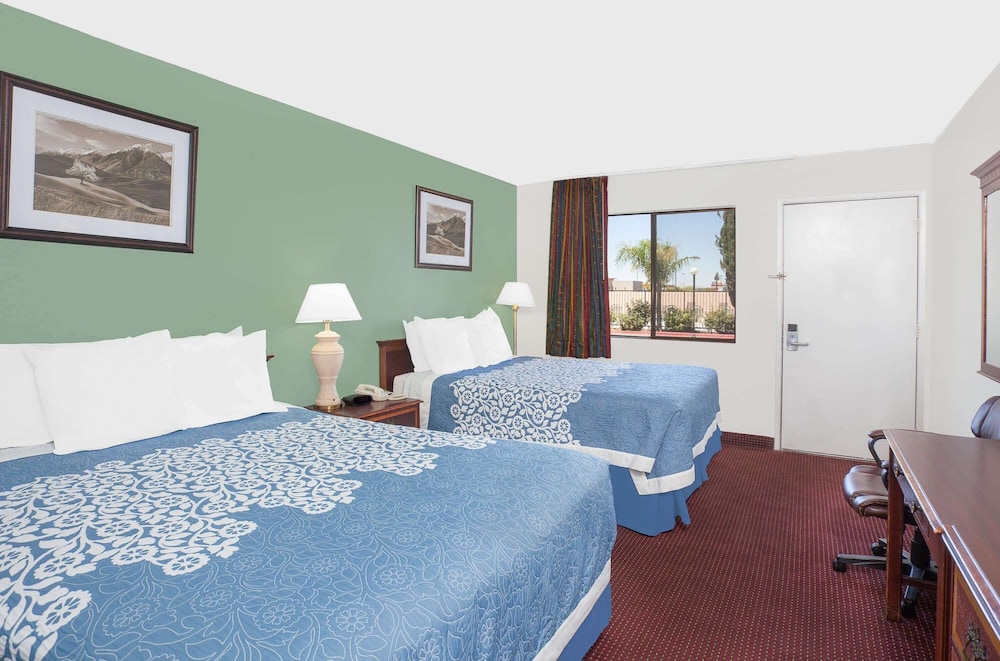 Days Inn by Wyndham Lost Hills - photo 5