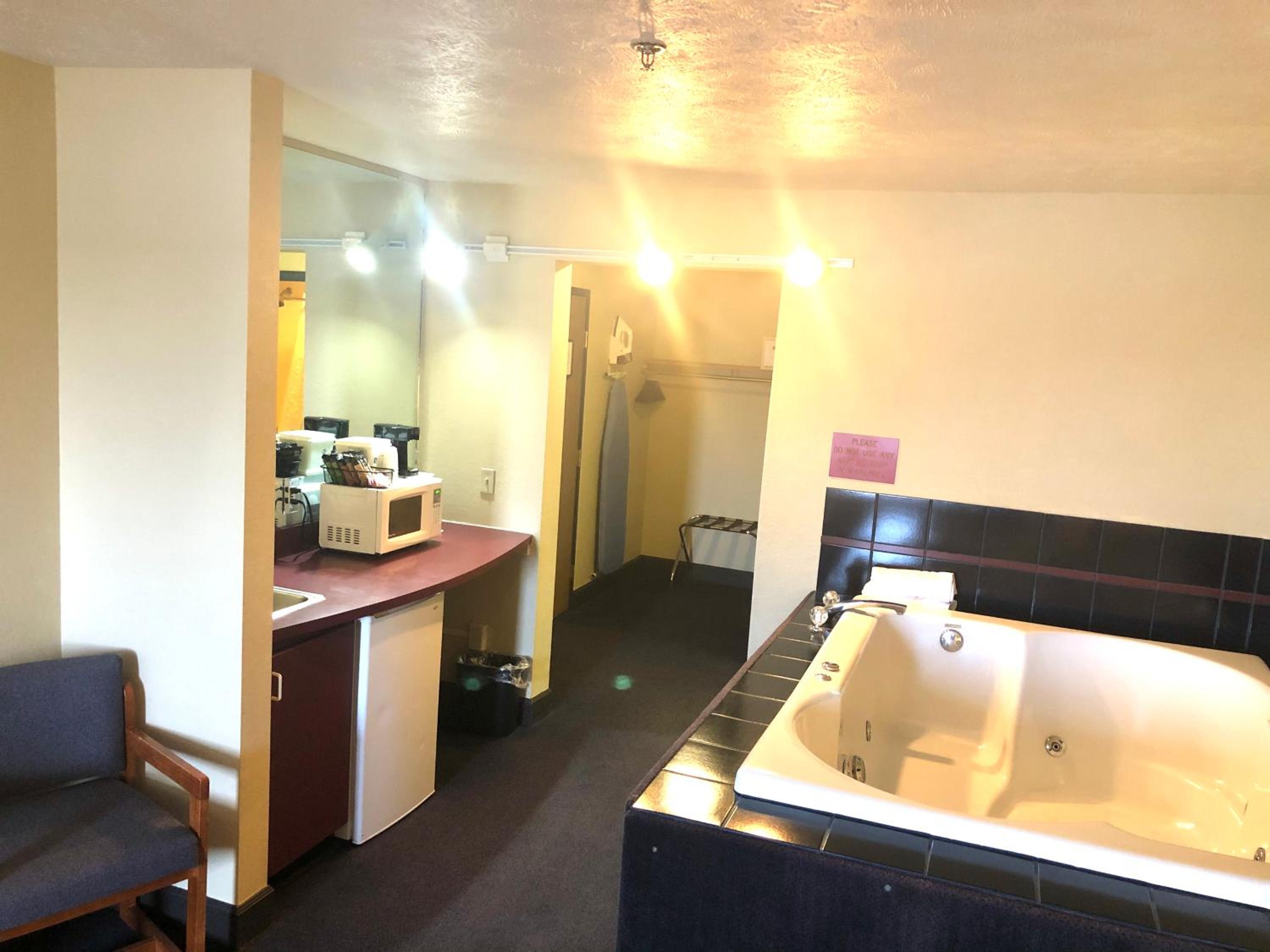 Travelodge by Wyndham Grand Island - photo 28