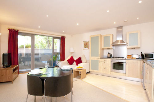 Cleyro Serviced Apartments Harbourside — 4-Star Luxury Hotel in Bristol, United Kingdom