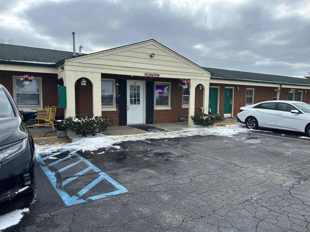 Hillcrest Motel By OYO Aurora IN Near Lawrenceburg