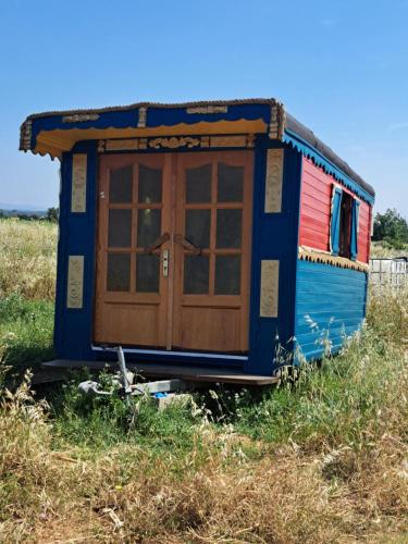 Roulotte Ferme bio Campagne 66 in Thuir, France