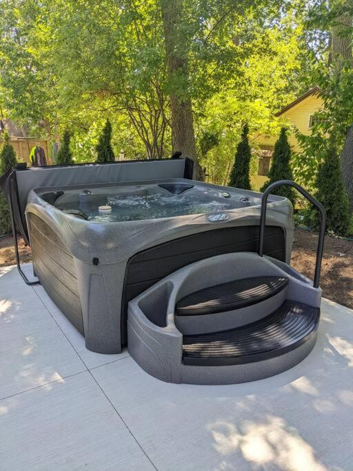Hot Tub Beach Retreat in Grand Bend in Unknown City, Canada