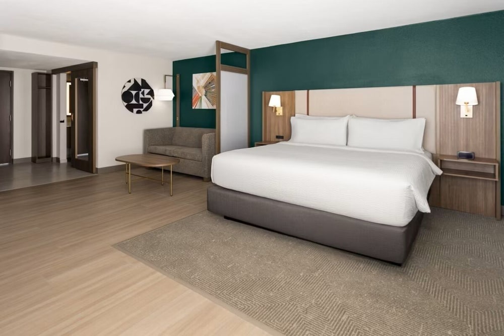 Holiday Inn & Suites Columbia NE Ft Jackson Area by IHG - photo 11