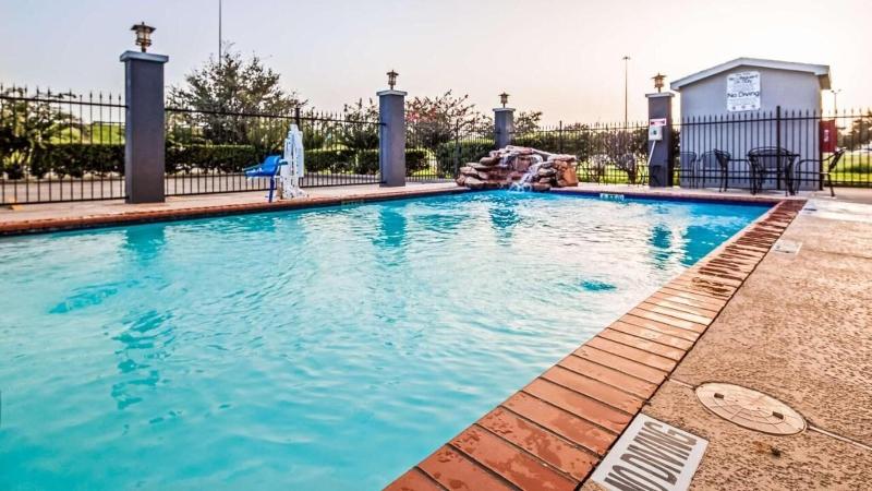 Baymont by Wyndham Laredo - photo 30