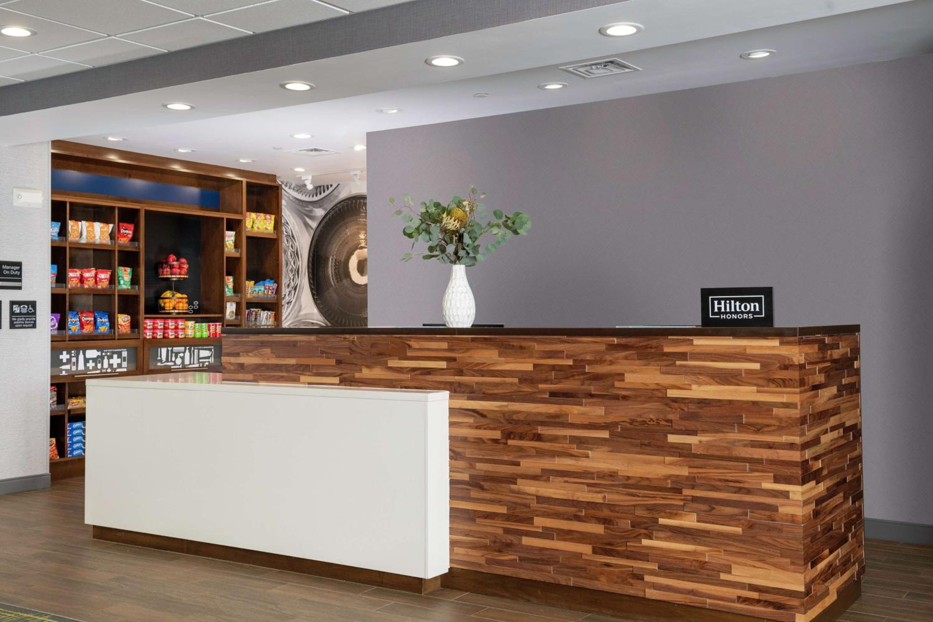 Hampton Inn & Suites Pittsburgh New Stanton - photo 15