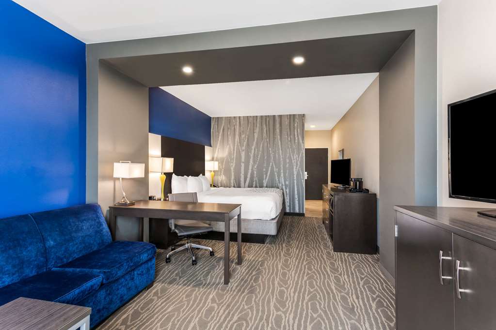 La Quinta Inn & Suites by Wyndham Odessa N. Sienna Tower - photo 30