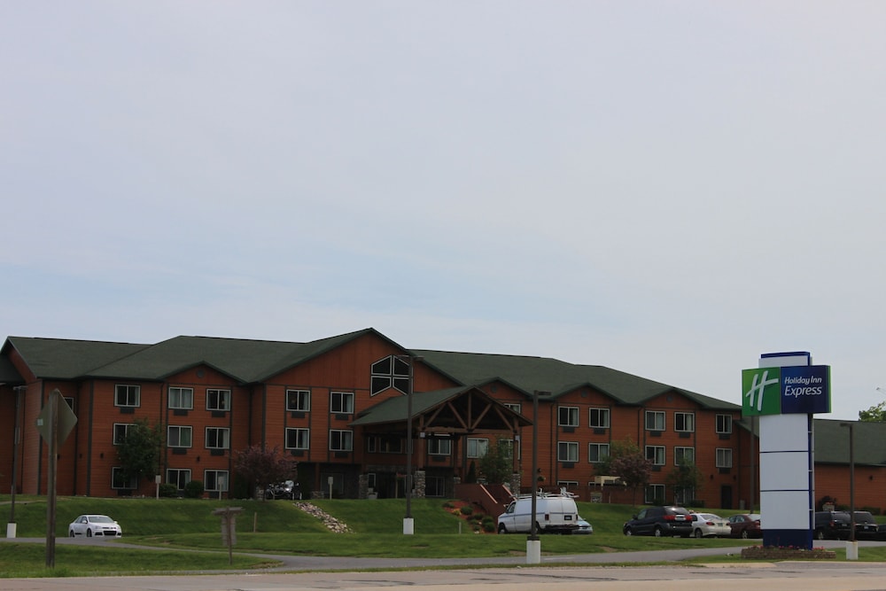 Holiday Inn Express Munising Lakeview by IHG - photo 41