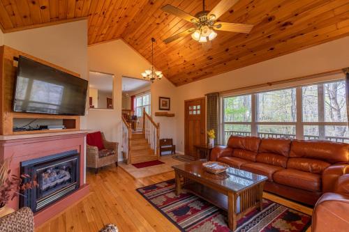 A Treetop Escape — Blowing Rock — photo 3