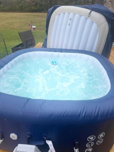 Smiths In law suite Pet friendly Hot Tub — 4-Star Luxury Hotel in Elkins, United States