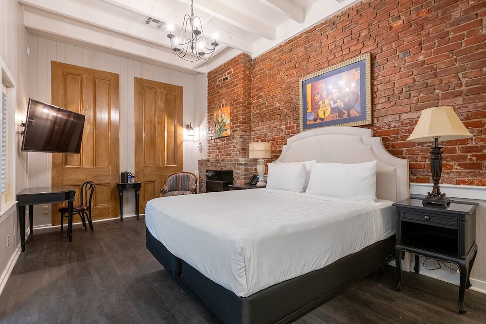 French Quarter Suites Hotel - photo 4