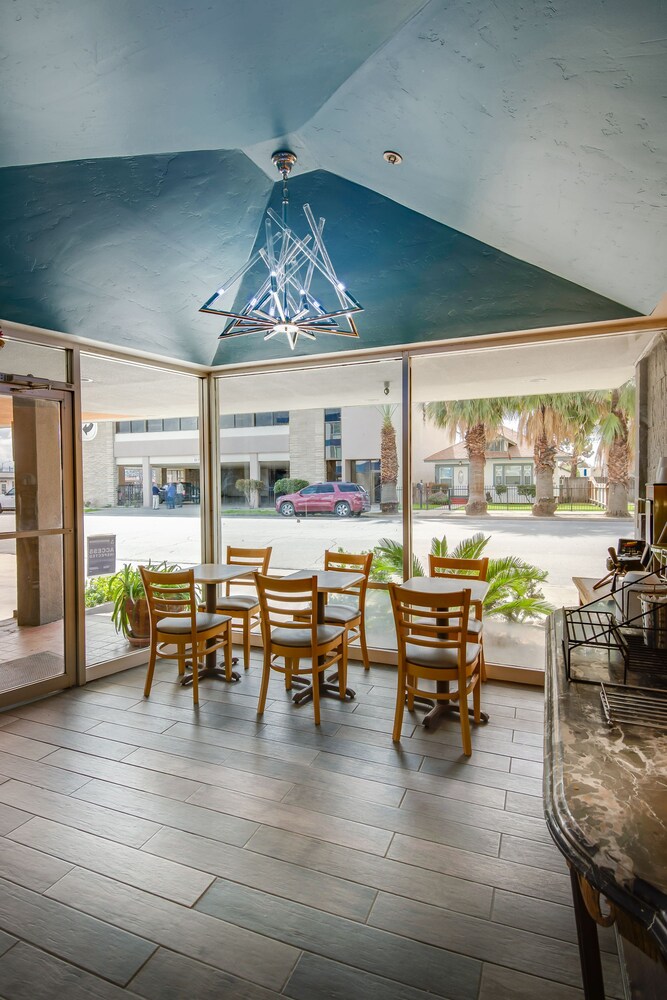 Vagabond Inn Executive Bakersfield Downtowner - photo 3