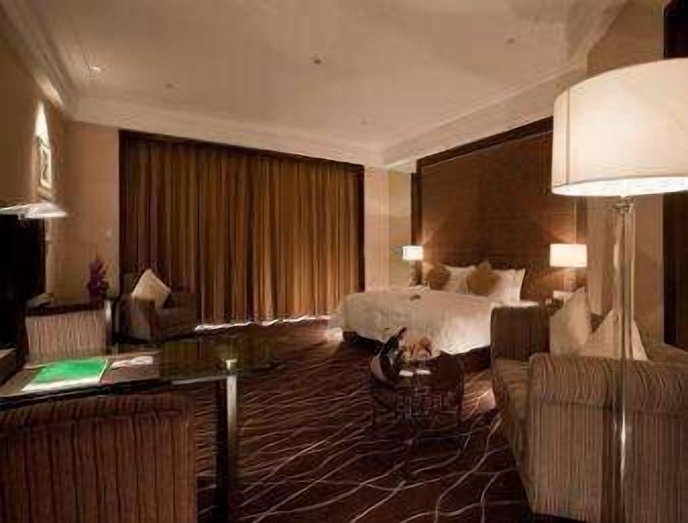 Tongfang Plaza Zhuji — 5-Star Luxury Hotel in Shaoxing, People's Republic of China