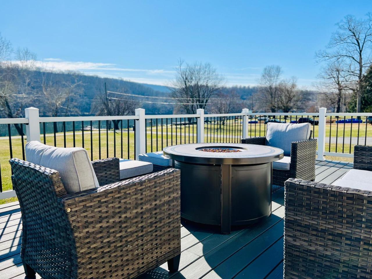 Riverfront House in Harpers Ferry — 4-Star Luxury Hotel in Athens, United States