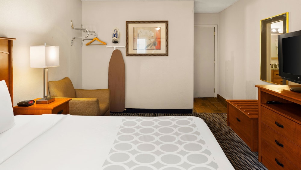 Magnuson Hotel Detroit Airport - photo 17