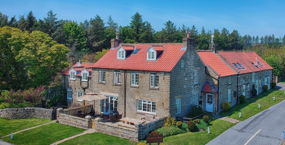 Smugglers Rock Country House — 4-Star Luxury Hotel in Scarborough, United Kingdom