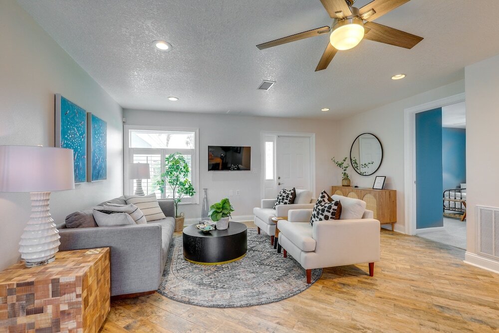 Luxury Gem with Private Pool and Dock in Apollo Beach — hotel in Apollo Beach
