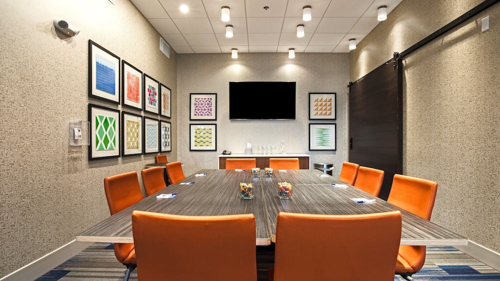 Holiday Inn Express & Suites Racine by IHG - photo 60