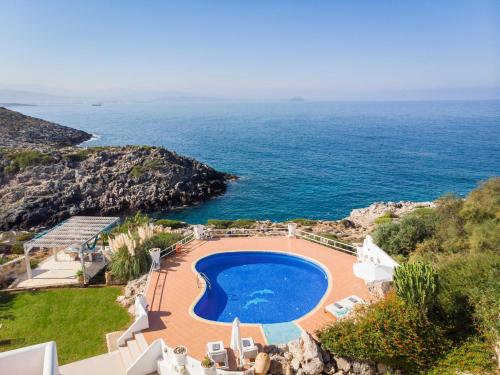 Seafront Villa Shore Sea & Sun Villas — 4-Star Luxury Hotel in Chania, Greece