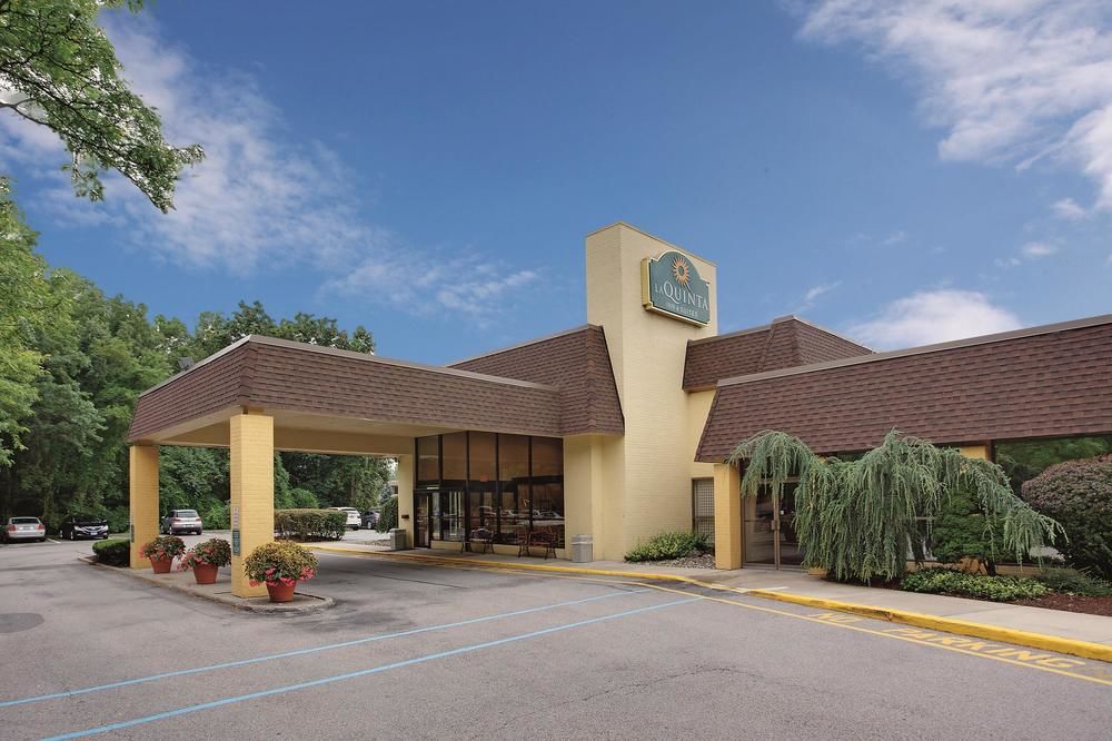 La Quinta Inn Suites By Wyndham Armonk Westchester — Armonk