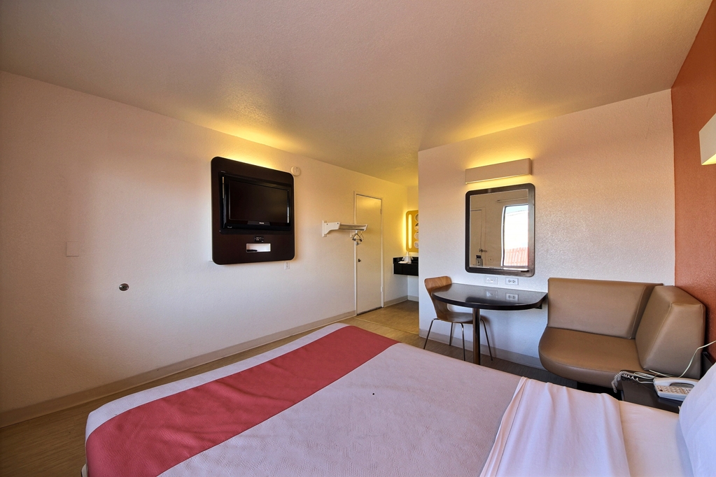 Motel 6 Laredo TX South - photo 6