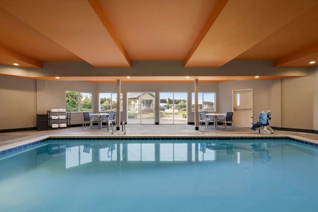 La Quinta Inn & Suites by Wyndham Springfield - photo 7