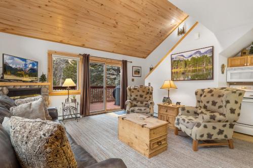 Bugle Pointe A12 by Estes Park Condos — 4-Star Luxury Hotel in Estes Park, United States