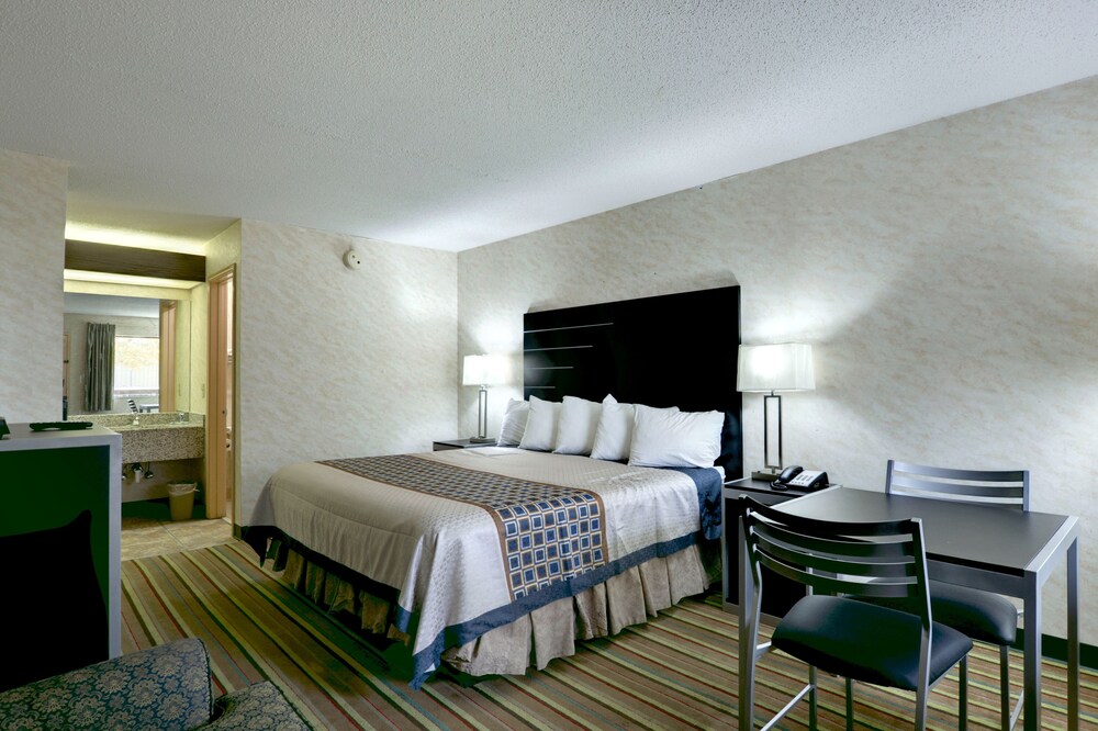 Red Roof Inn & Suites Athens AL - photo 17