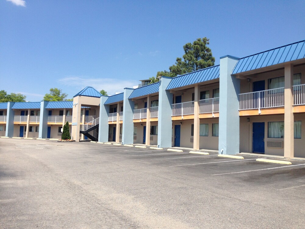 Super 8 by Wyndham Portsmouth Norfolk - photo 20