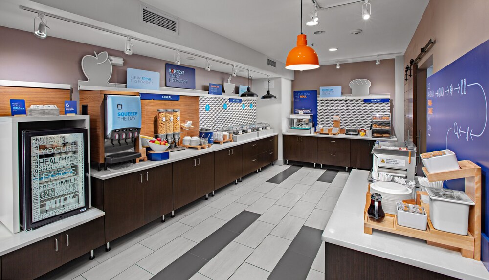 Holiday Inn Express Hotel & Suites Altoona Des Moines - photo 21