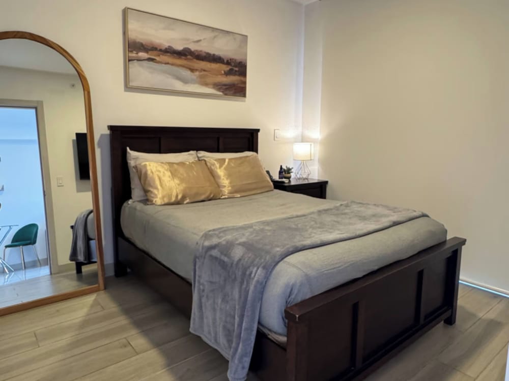 Unique Industrial Apt Near Airport in La Sabana — 4-Star Luxury Hotel in San Jose, Costa Rica
