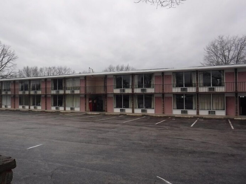 Colonial Mountain Inn - photo 41