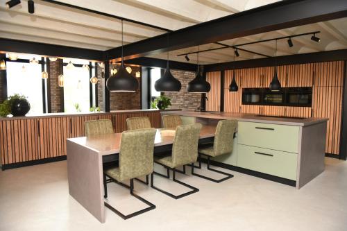 Villa met 13 slaap plaatsen — 4-Star Luxury Hotel in Alphen, Netherlands