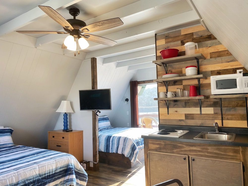 Calm Waters Cabin Resort - photo 38