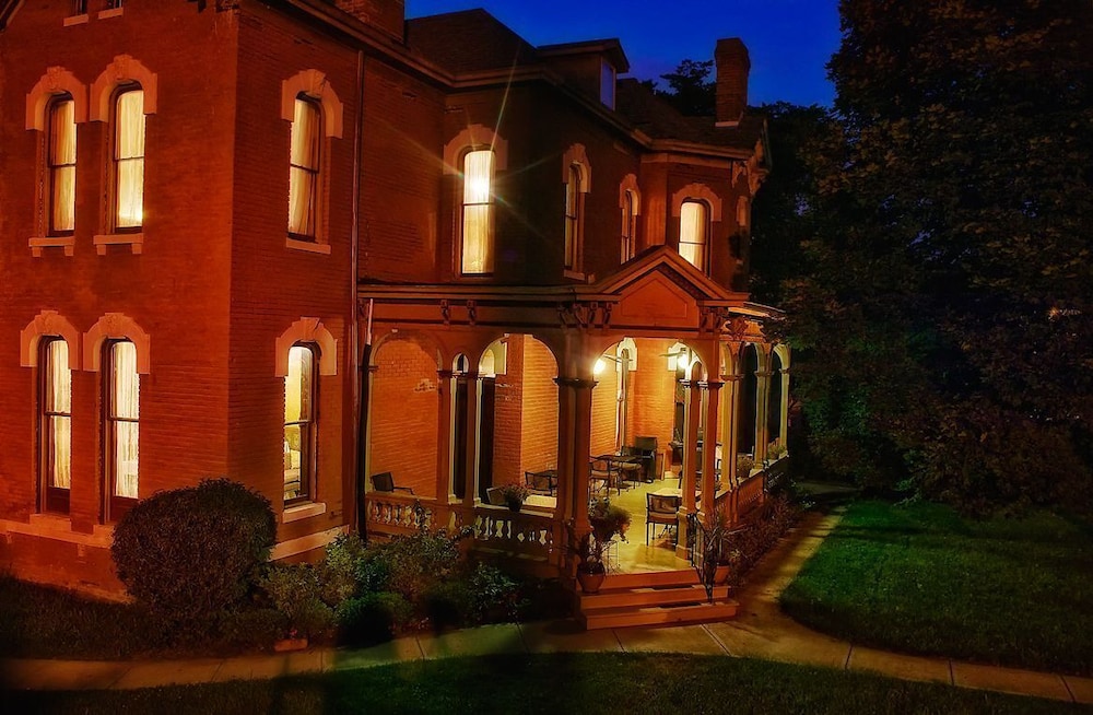 Whiskey Mansion — hotel in Saint Joseph