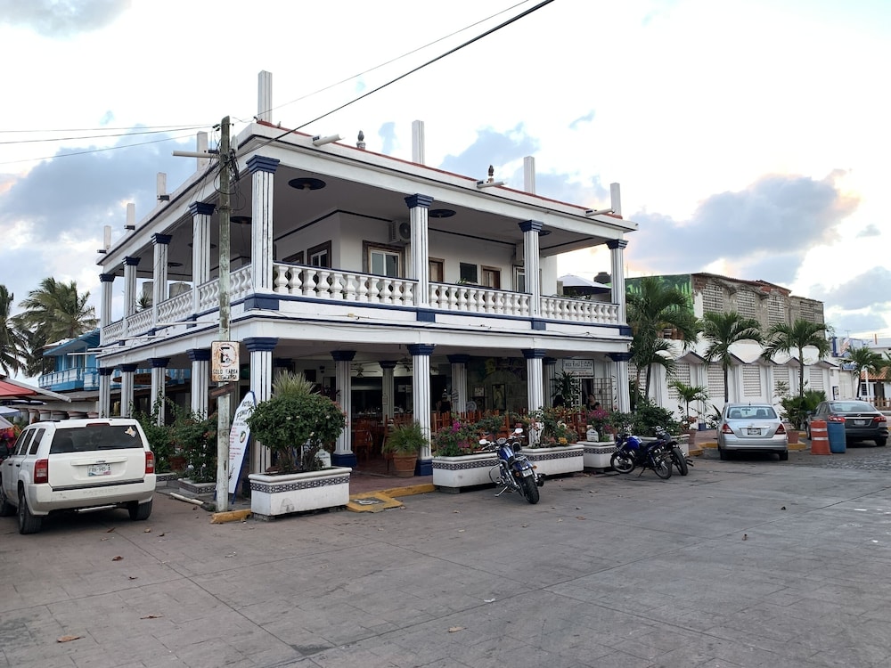 Hotel Fenix — hotel in Cuyutlan