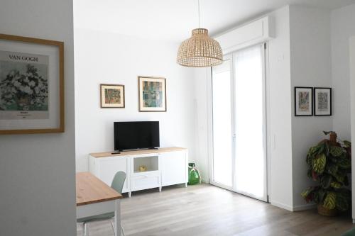 SE163 Senigallia nuovo bilocale con balcone in centro — 4-Star Luxury Hotel in Senigallia, Italy
