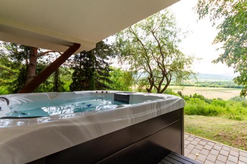 Hilltop Wellness Haven W AC & Jacuzzi by NW — 4-Star Luxury Hotel in Recsk, Hungary